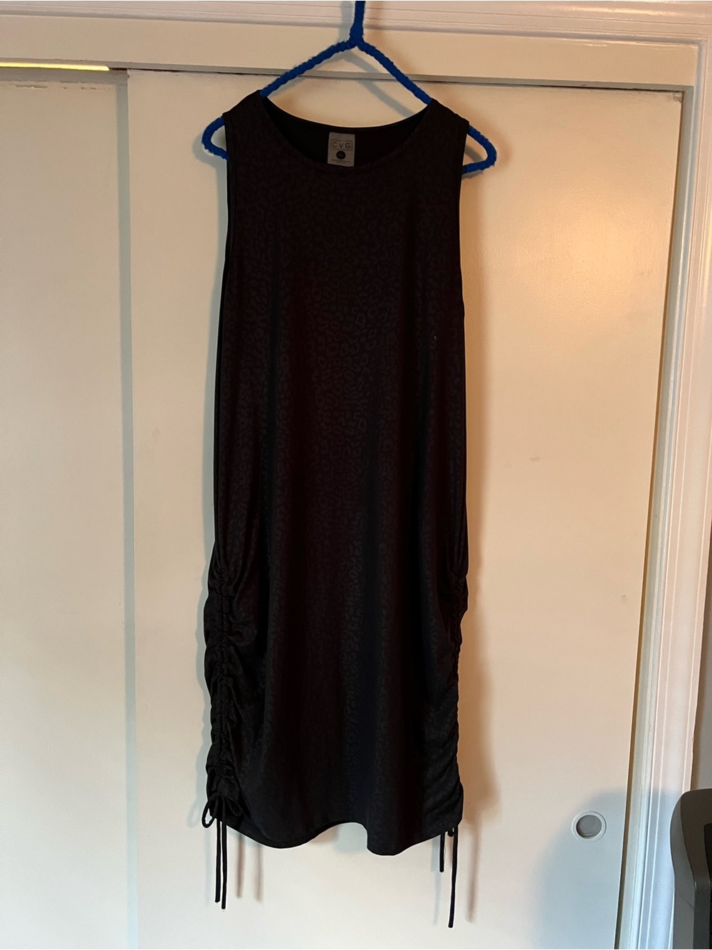 Constantly Varied Gear Black Sleeveless Ruched Midi Dress - Wild thang print